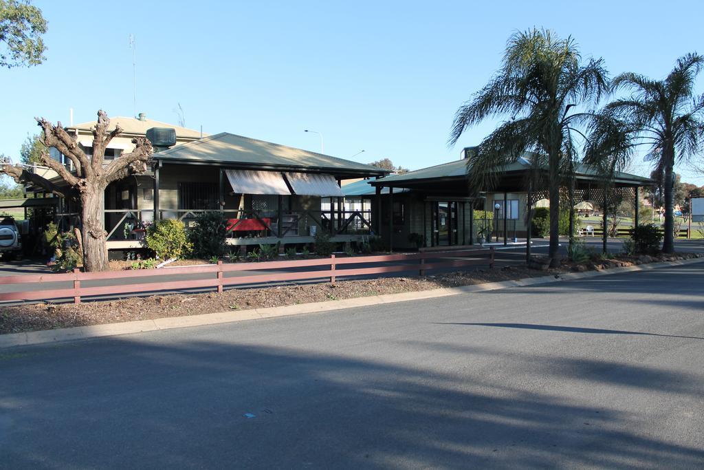 Lake Forbes Motel Extérieur photo