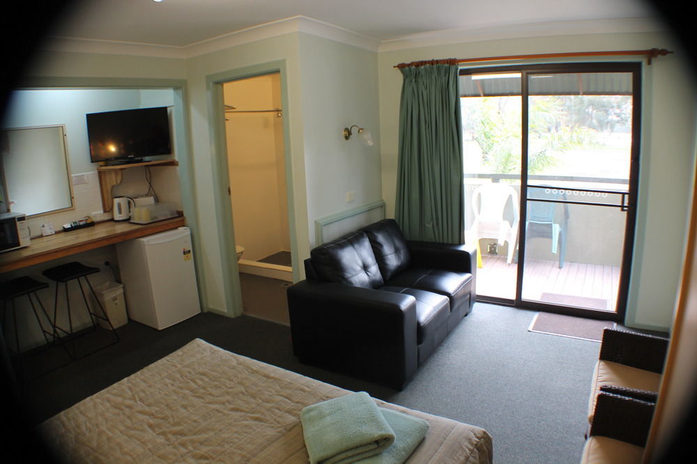 Lake Forbes Motel Extérieur photo