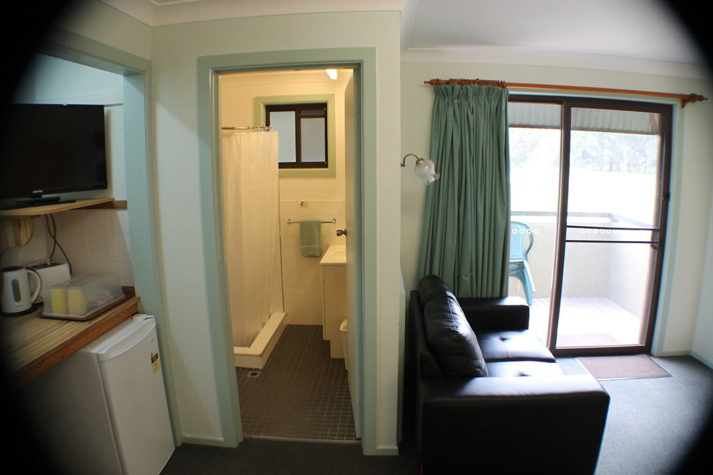 Lake Forbes Motel Extérieur photo