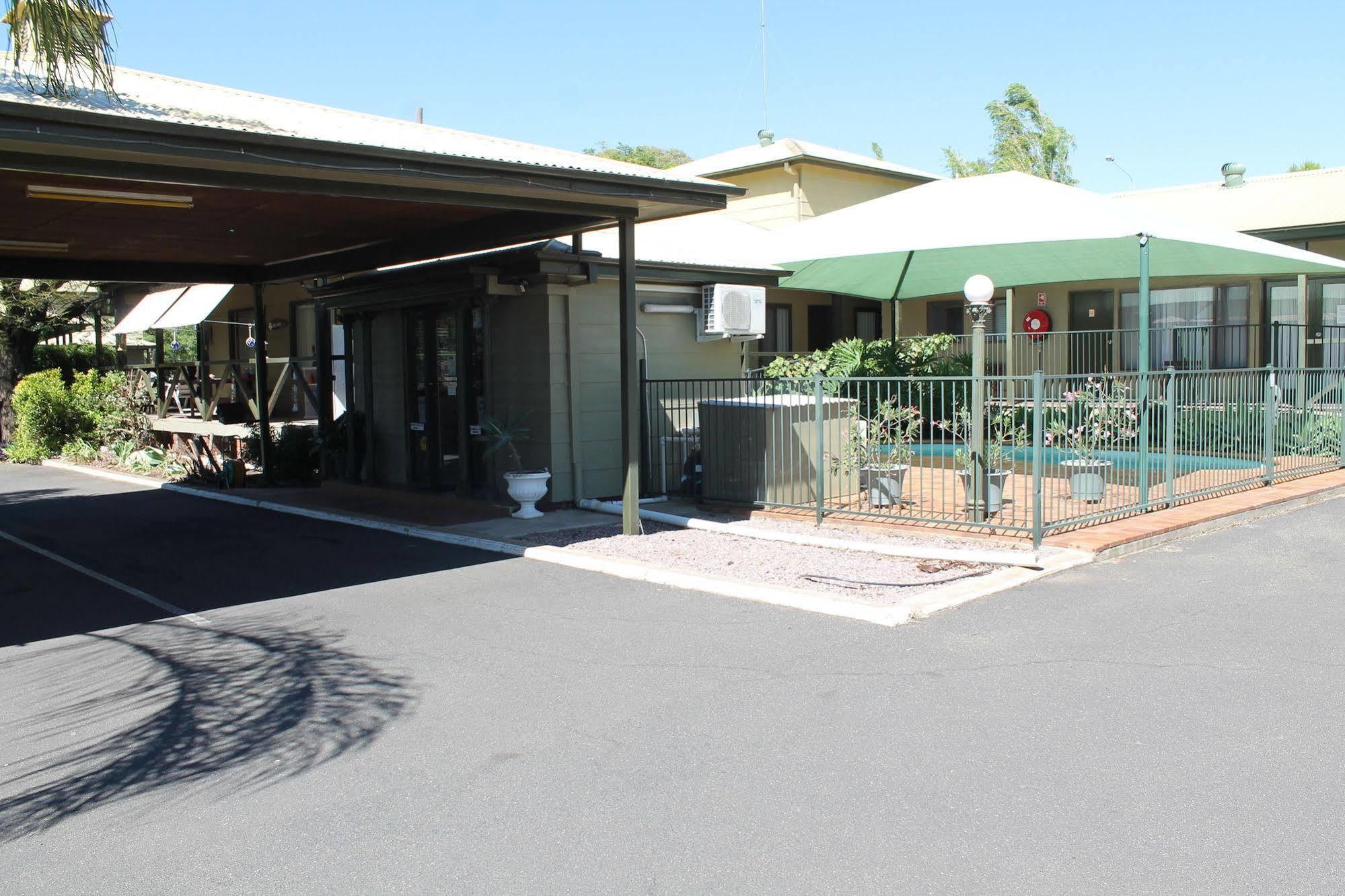 Lake Forbes Motel Extérieur photo