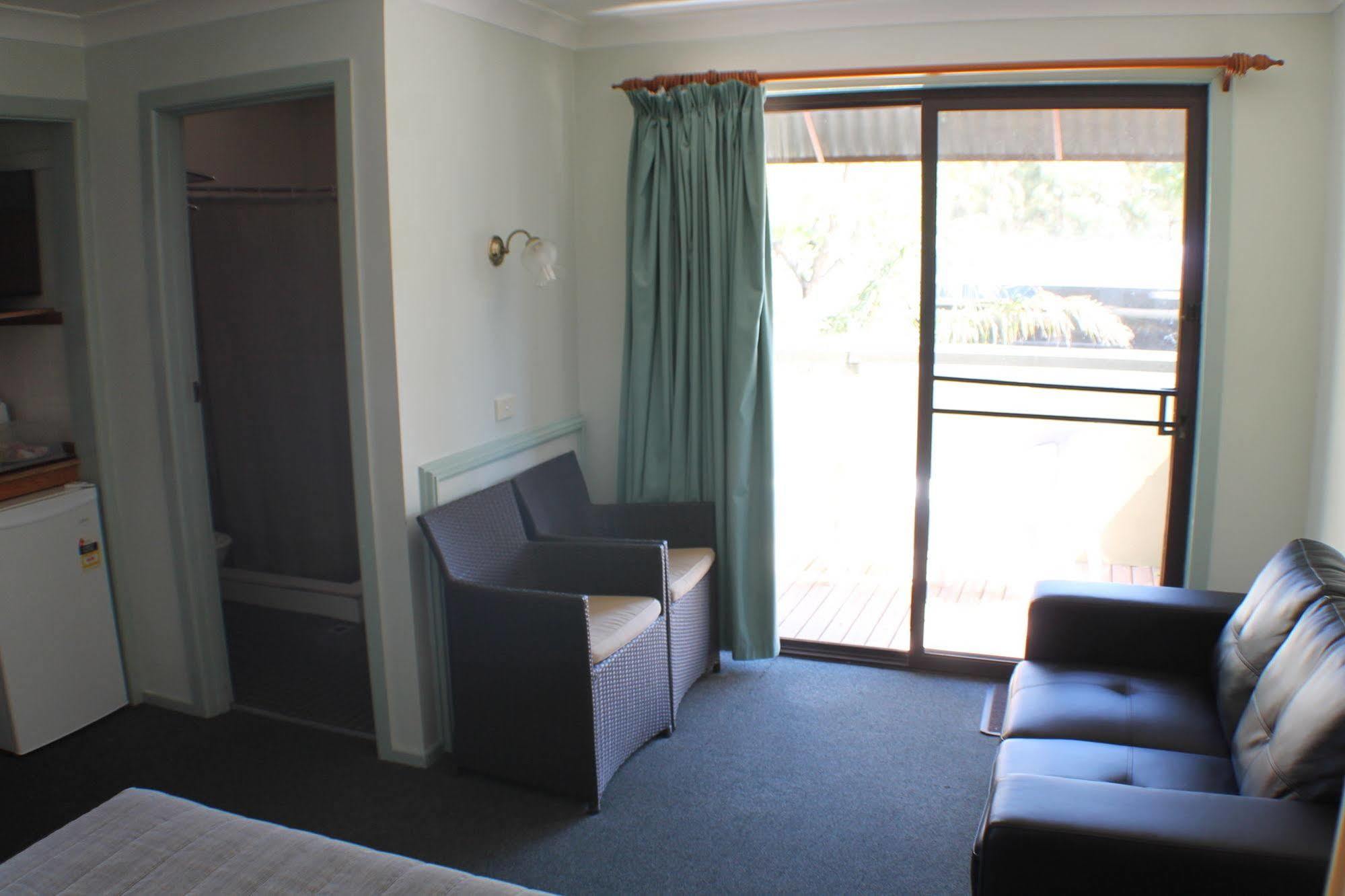 Lake Forbes Motel Extérieur photo